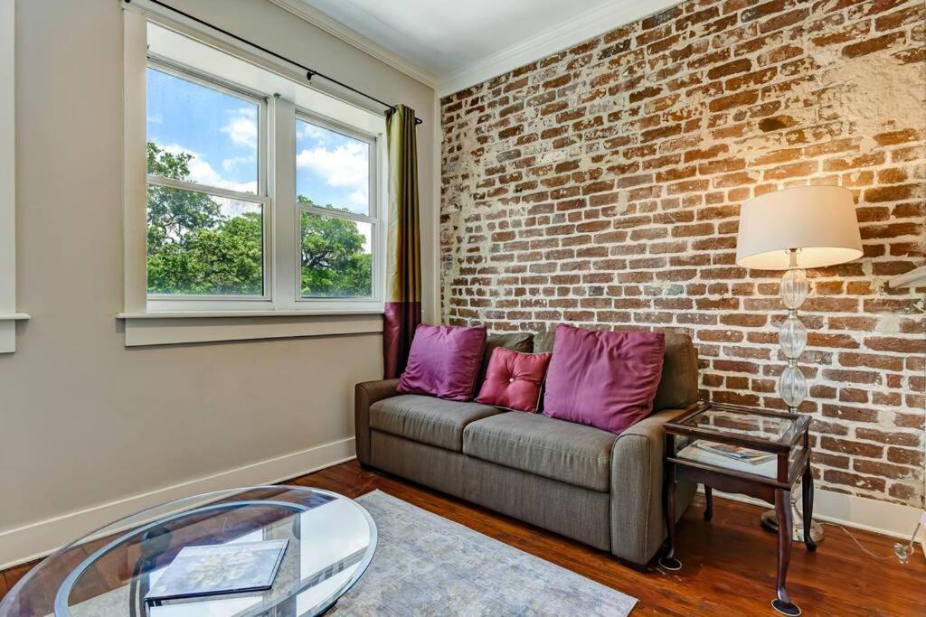 Loft Steps From City Hall And River Streets Savannah Kültér fotó